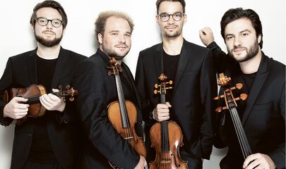 Das Goldmund Quartett mit Instrumenten, führt zum Kalendereintrag