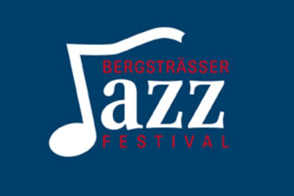 Logo Bergsträßer Jazzfestival - weißer Notenschlüssel auf blauem Untergrund mit roter und weißer Schrift