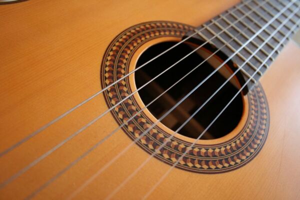 Eine Gitarre Link führt zu Zupfinstrumenten