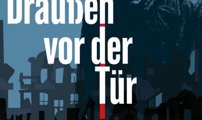 Schreiender Mann vor Trümmer Kulisse mit Schriftzug Draussen vor der Tür, führt zum Kalendereintrag