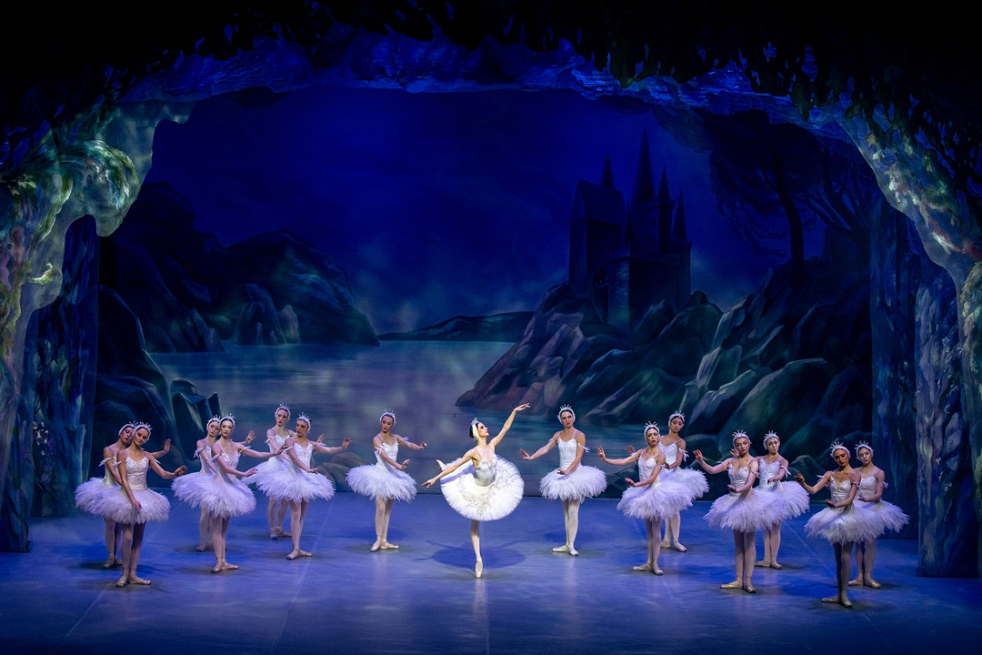 Ballettänzerinnen auf Bühne
